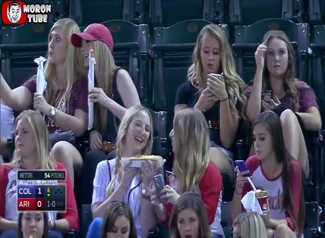 Video :A bunch of female fans are made fun of by a baseball game broadcaster